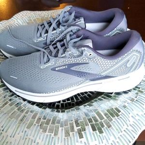 Mens Brooks Ghost Sneakers sz 10m